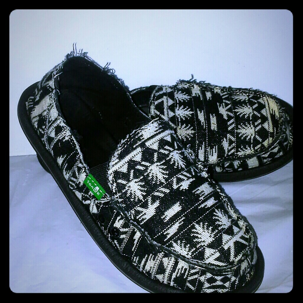 Women's Sanuk slip on loafers as 6